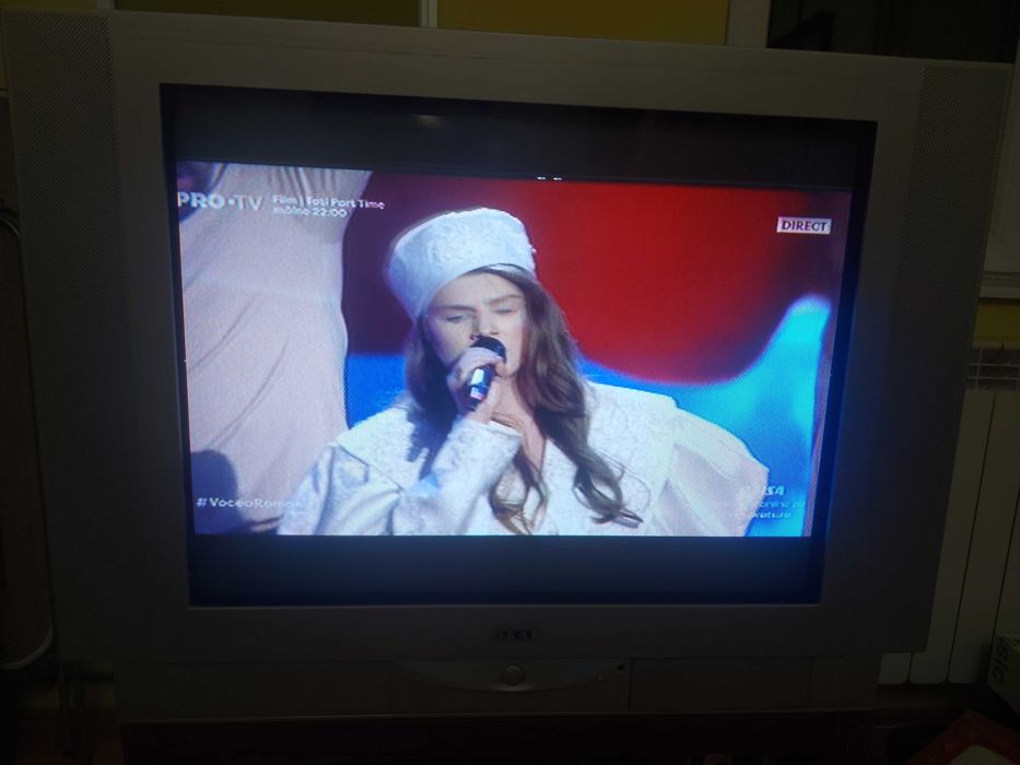 TV AKAI 70 cm diagonala ecran plat