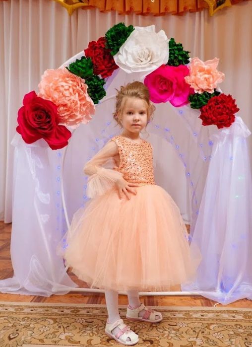 Продам платье для девочки на выпускной или торжество!!