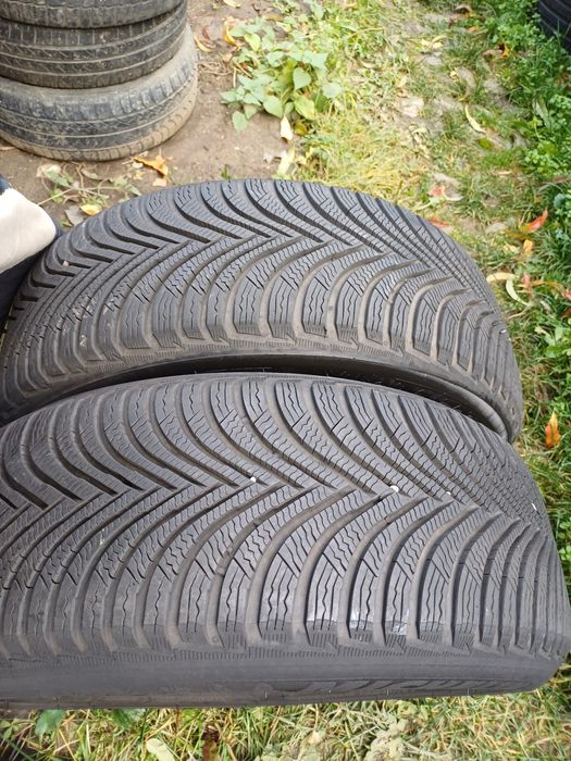 Vând 2 anvelope de iarna 225 55 r16 MICHELIN aproape noi
