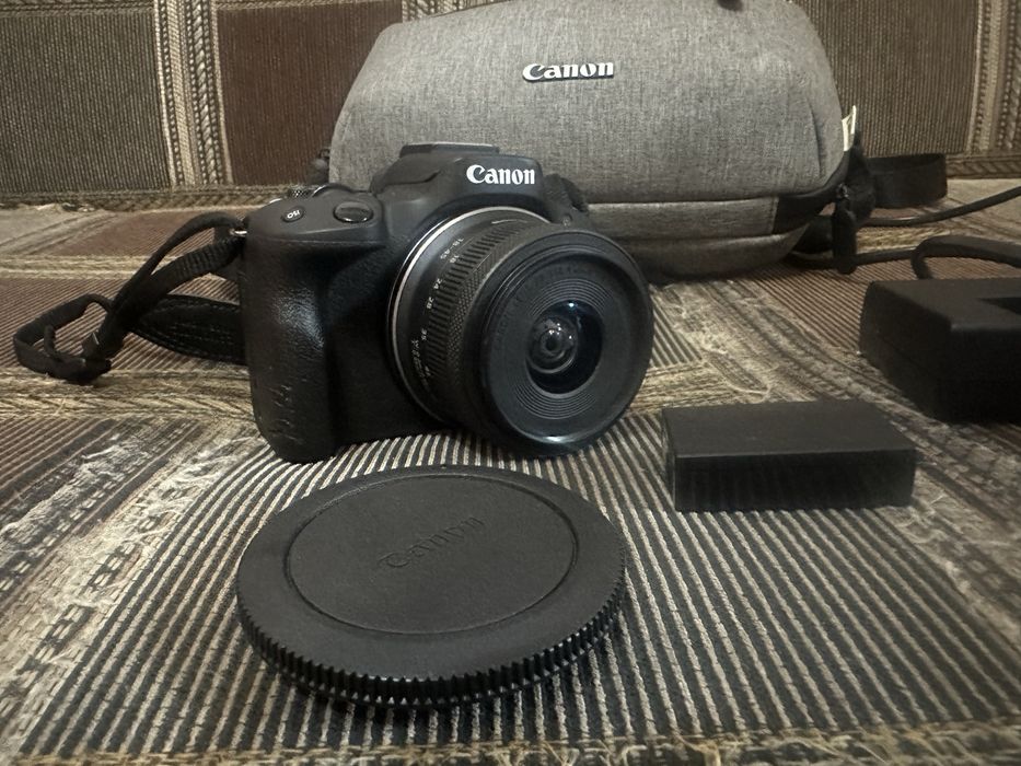 Canon R50 mirrorless