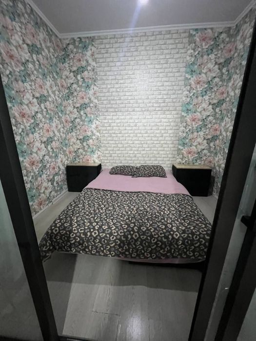 Чирчик 2 микро район Янги Узбекистон 1х сотилади 42 кв/М 28.000$ Налич