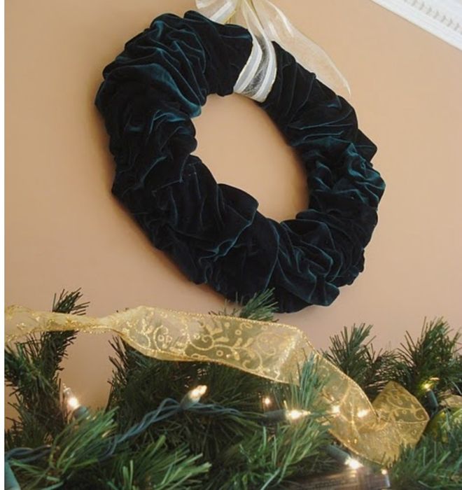 Coroniță de Crăciun din catifea