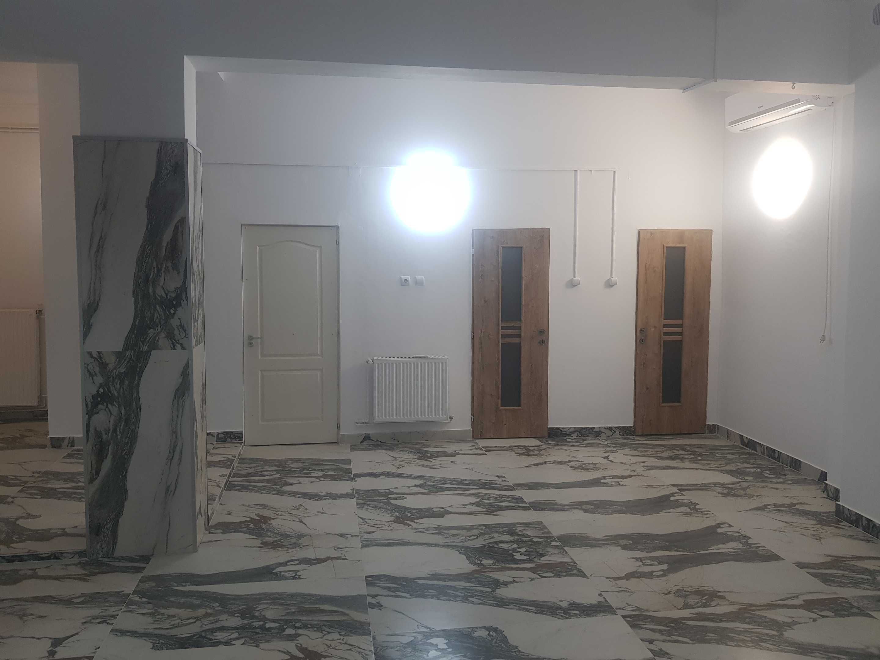 Spatiul comercial 90mp 1 sala + 2 baii la etaj 1 centru