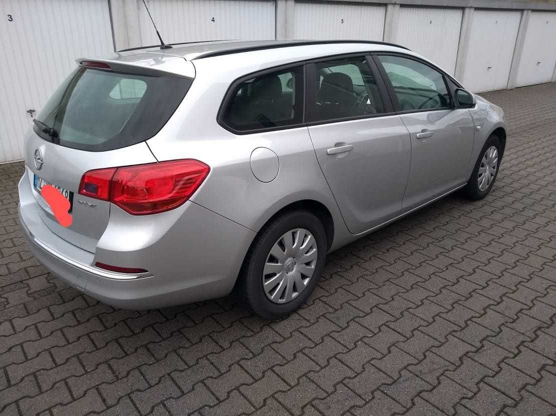 Opel Astra J Sport 1.6 Benzină – 2014 | 110 CP | 196.000 km