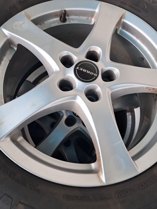 Vând anvelope cu jante de iarnă Dunlop