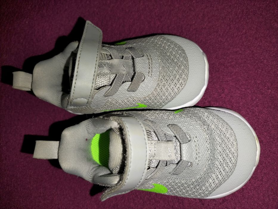 Adidași Nike bebelusi