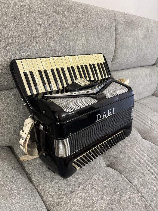 Acordeon italian DARI Universal cu 120 de basi