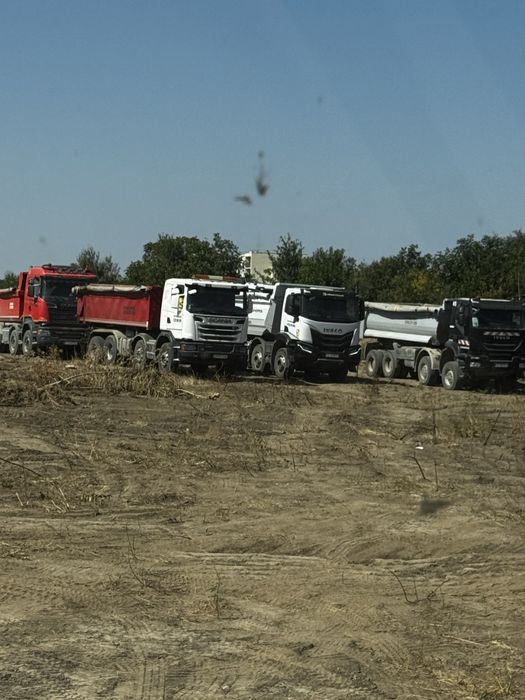 Utilaje de Inchiriat Buldoexcavator cu Picon Camion 8x4 Bascula