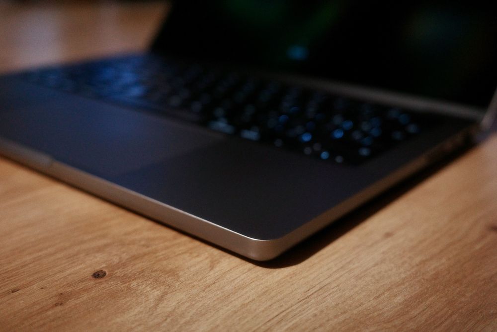 Macbook PRO M1 - 14inch - 16GB RAM, 1TB SSD
