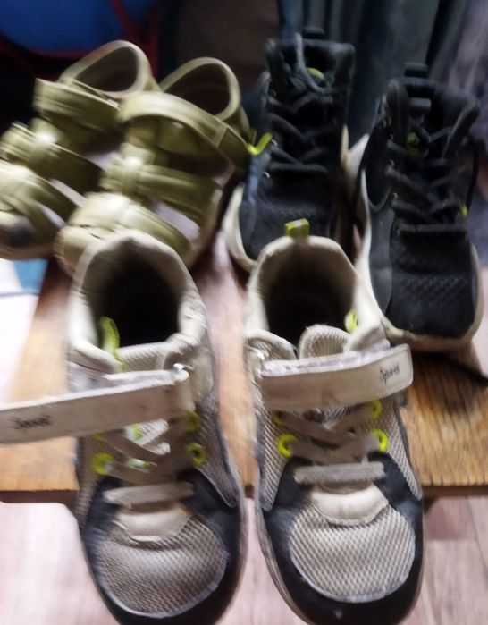 Отдам пакет детской обуви