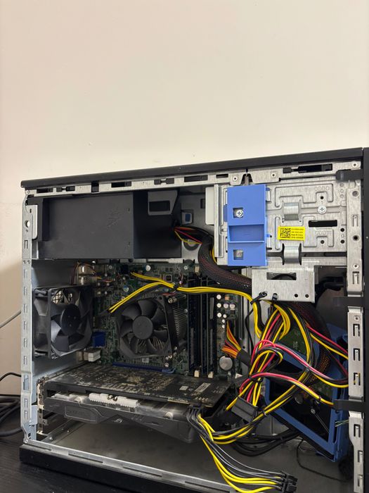 монитор и компютър