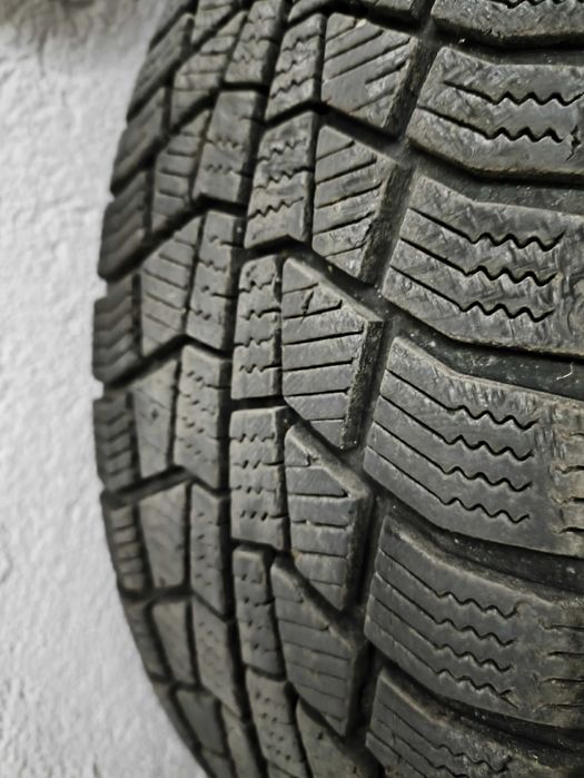 Продавам джанти 15 от фостваген  със зимни гуми