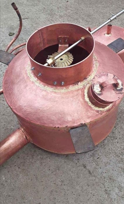Vand cazane de facut tuica din cupru alimentar avem pe stoc de 80 de l