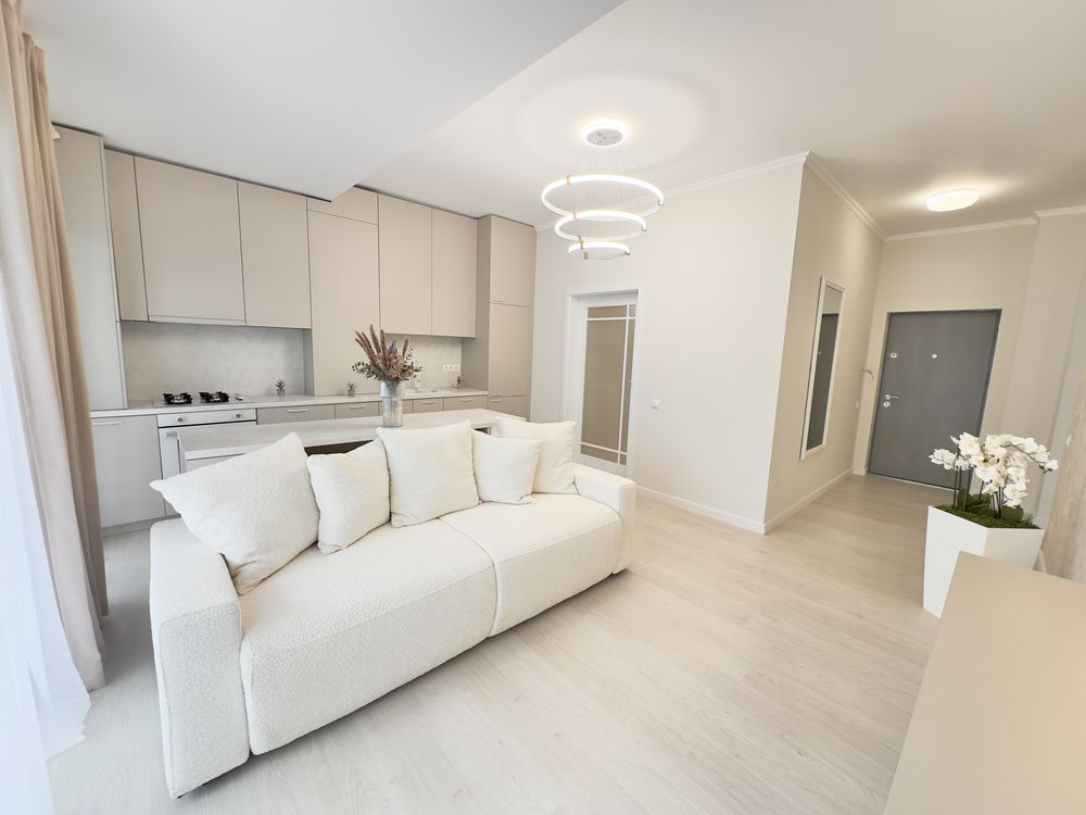 PROPRIETAR vand ap.3 camere, nou, finisat, mobilat si utilat