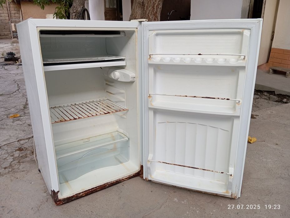 Холодильник сотилади