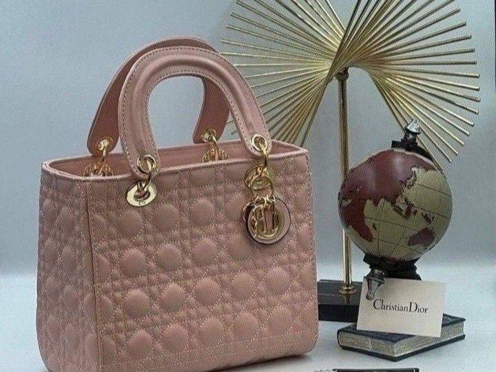 Genti dama, diverse nuanțe,dimensiune medie, accesorii metalice,sacule