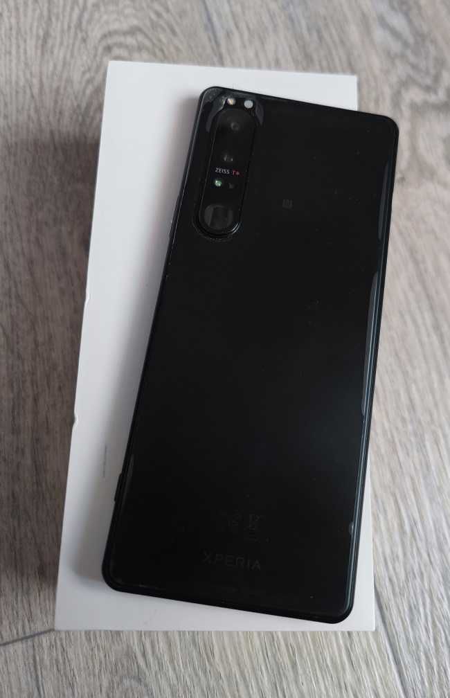 продам телефон Sony Xperia 1 III 12/256Gb 5G (камеры не работают)