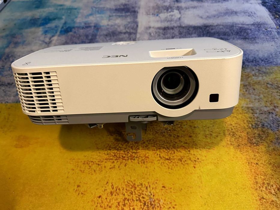 video proiector Nec Np331w, hdmi, 94% viata lampa , cadou suport