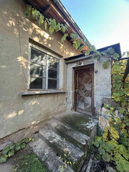 Къща в с. Доброславци - тишина, пространство и бърз достъп до София!