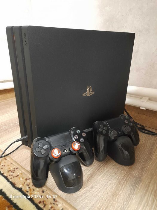 Продам PS4 Pro в хорошем состоянии