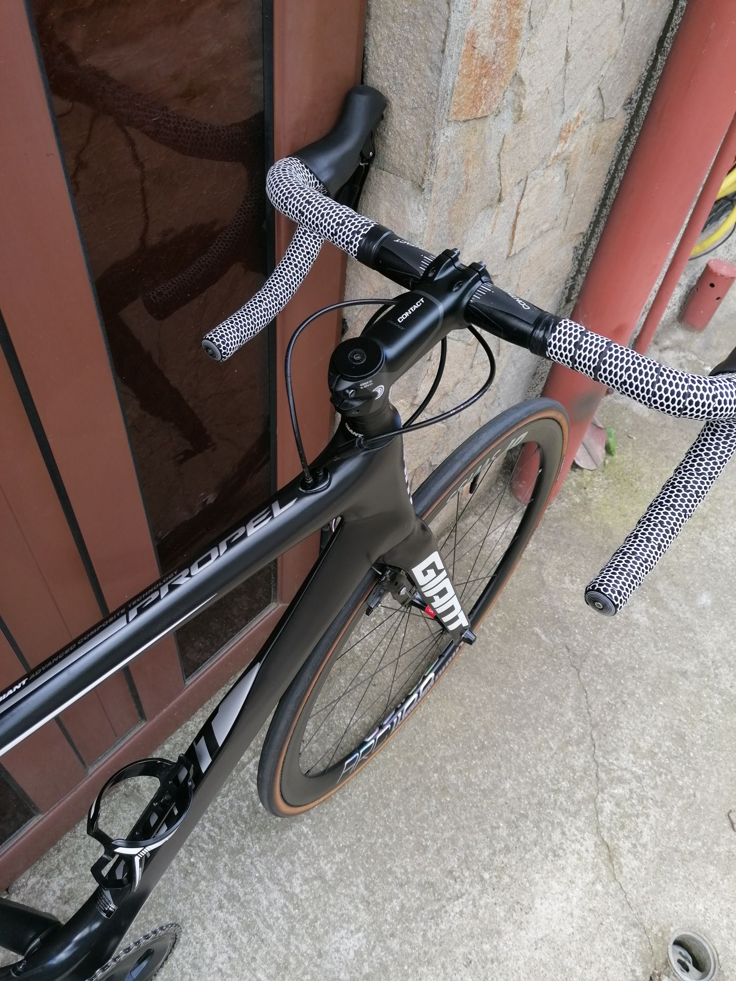 Шосеен GIANT Carbon, Shimano 105, скорости 2 * 11