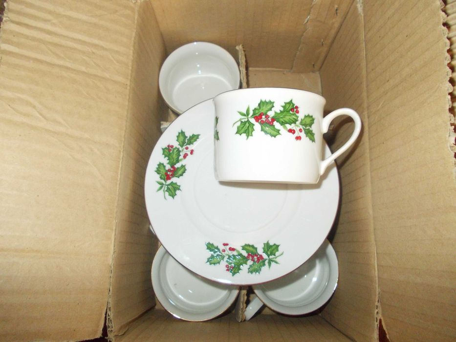 Vand diferite obiecte de bucatarie castrone /tavi inox si set pahare