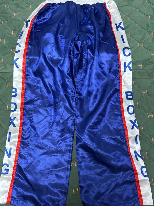 Продам штаны для кикбокса новые.