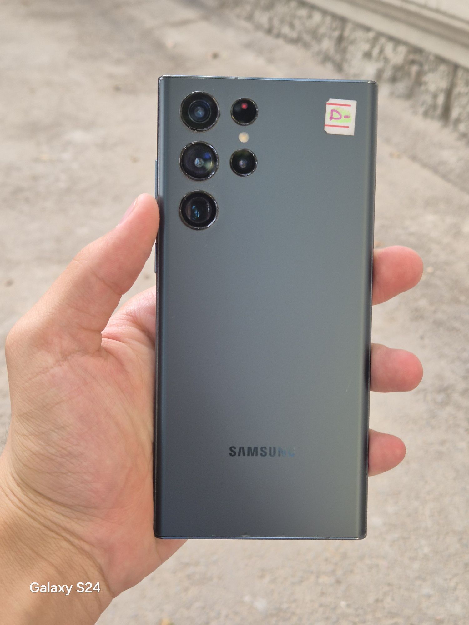 Samsung Galaxy S22 Ultra 400$