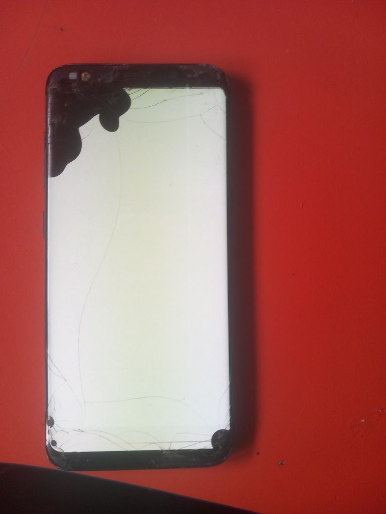 vând telefon S8 display spart