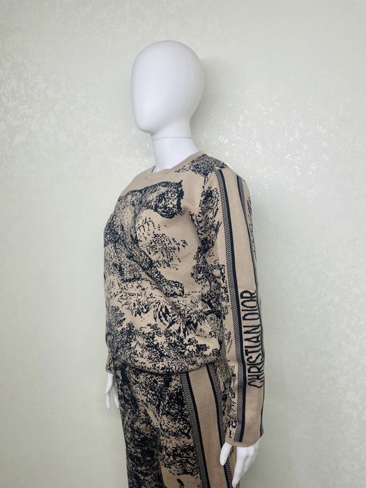 Распродажа теплых костюмчиков