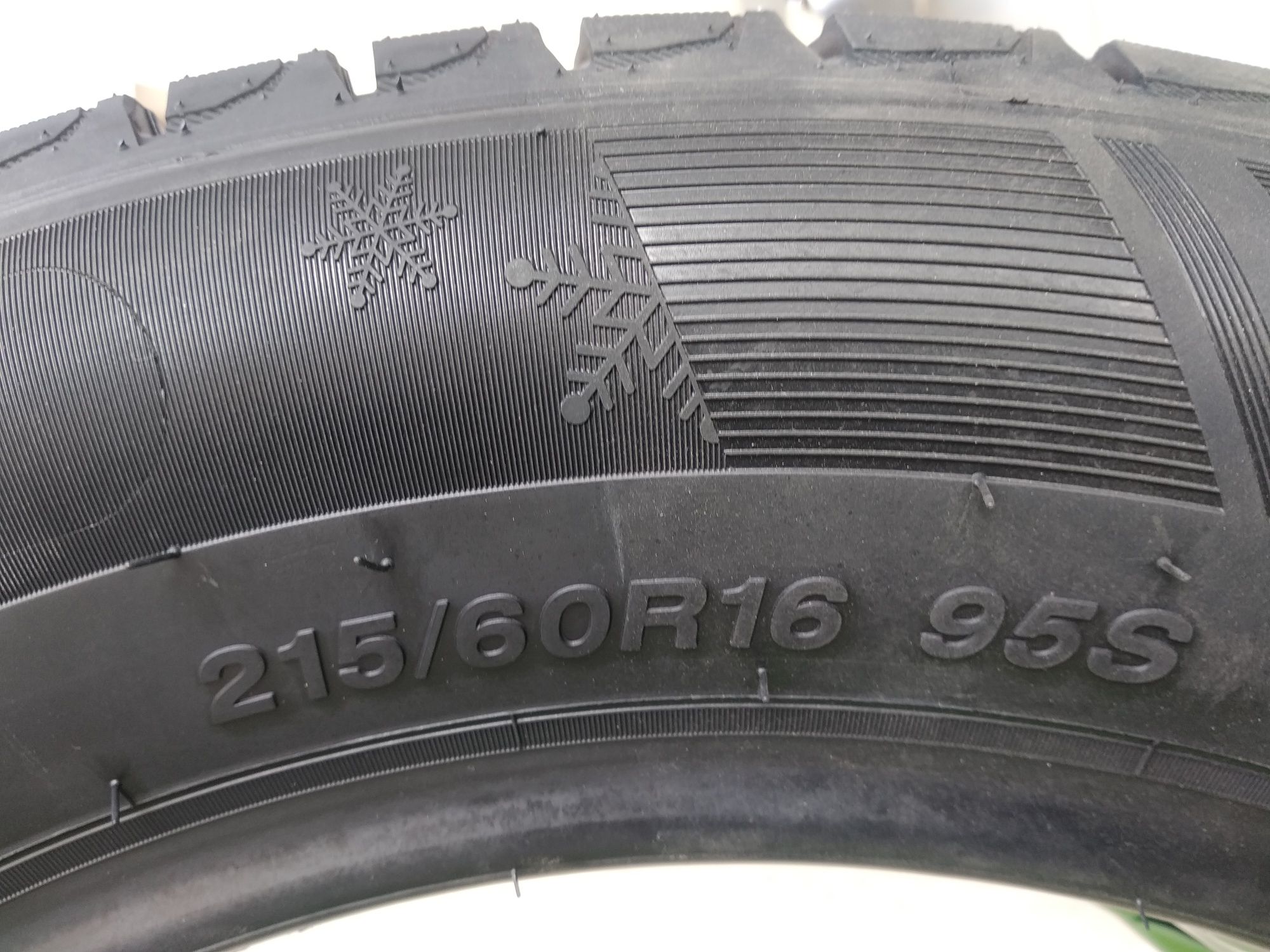 Зимние автошины 215/60R16