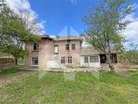 Продава тухлена селска къща в с. Мировци (общ. Нови пазар, обл. Шумен)