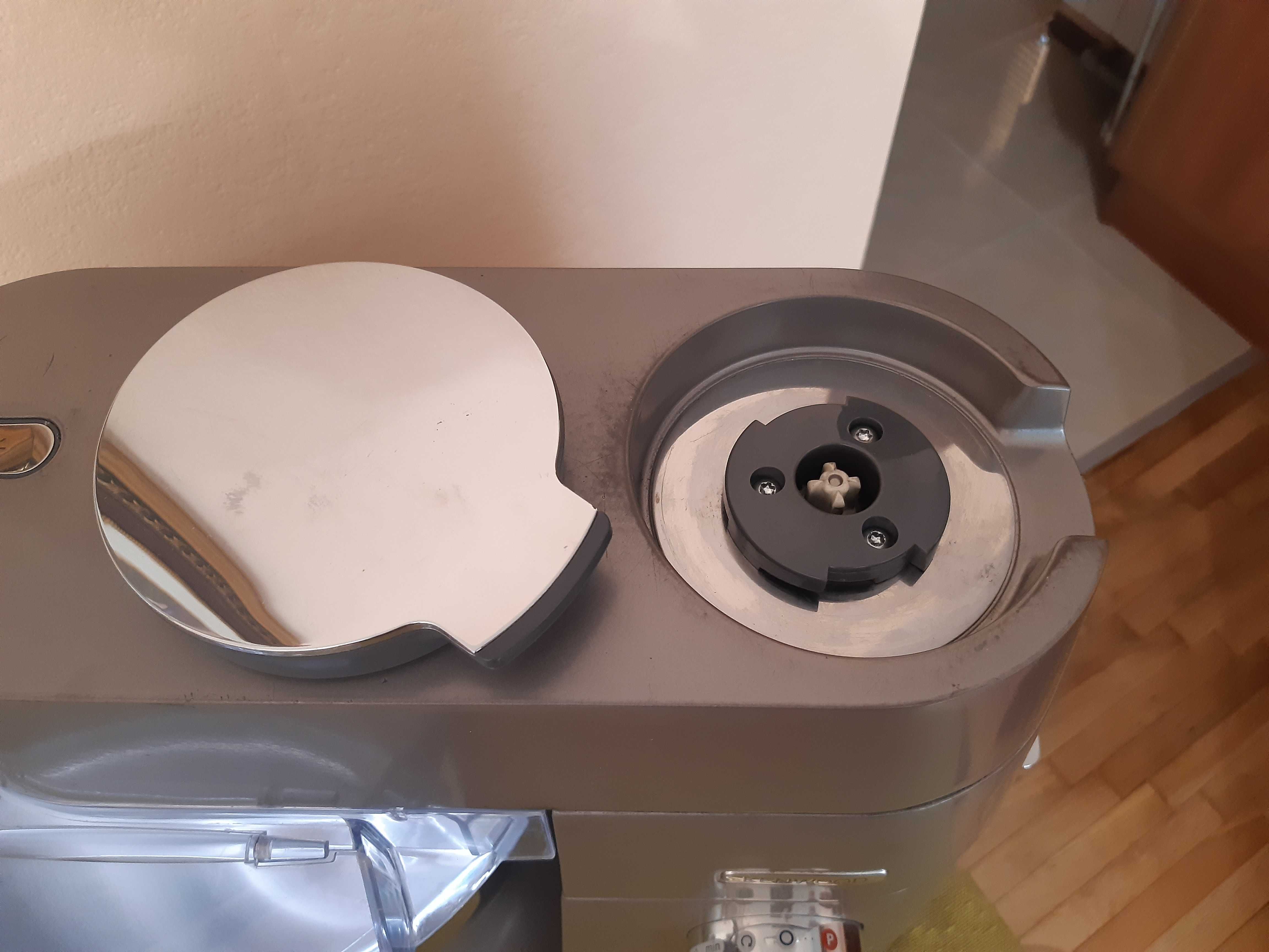 Кухненски робот KENWOOD Chef XL 1700W 6.7L KVL планетарен