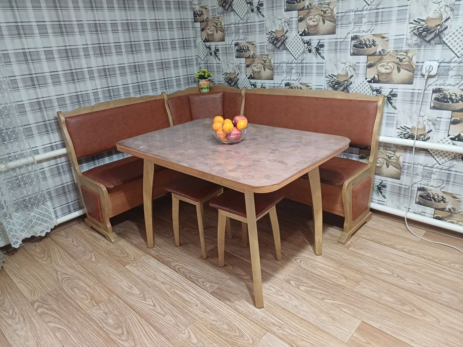 Срочно продам кухонную зону, верхнюю одежду