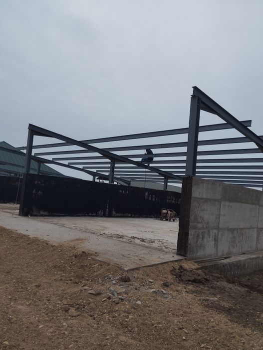 Vindem hale metalicie 40 lungime 14 deschidere 4. La ștrașină