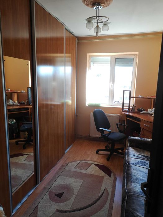 Vand apartament 3 camere decomandat zona nord