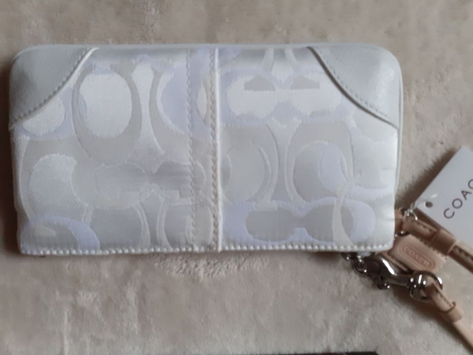 Дамска чантичка за китка Coach