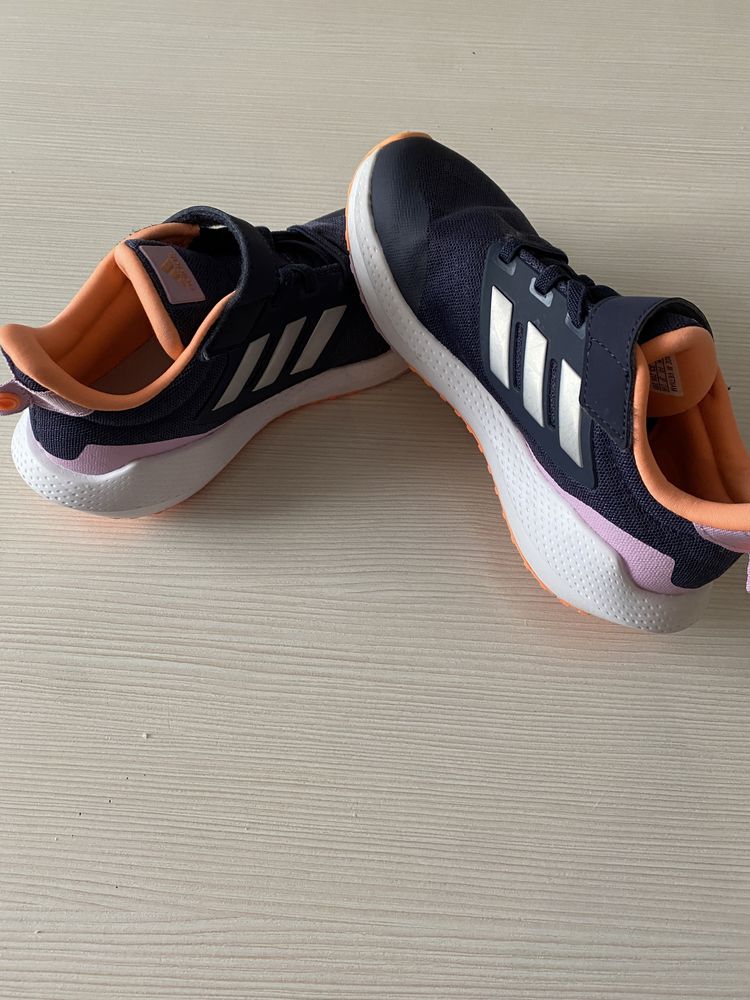 Vand pantofi sport ADIDAS !