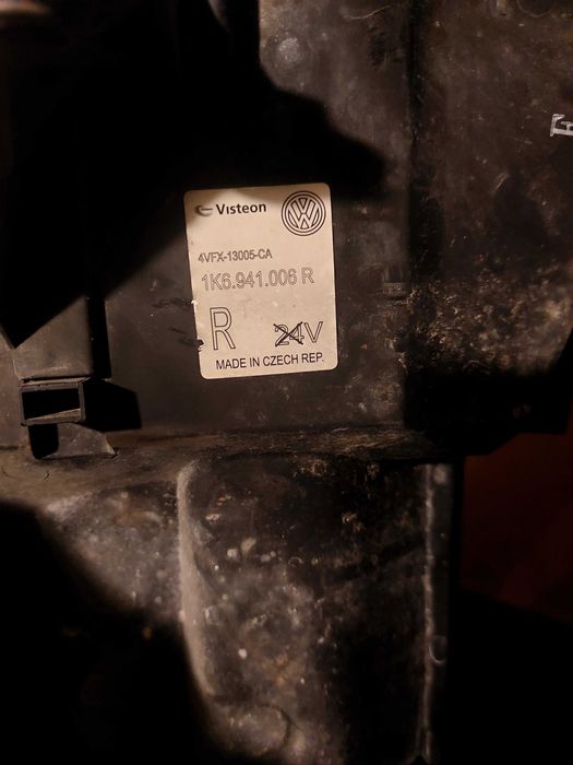 Десен фар за голф 5