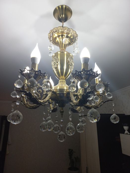 Продам люстру  Продам люстру