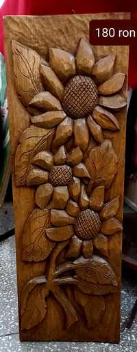 Tablou cu Flori. Sculptat manual în lemn masiv. Vechi de 60 de ani
