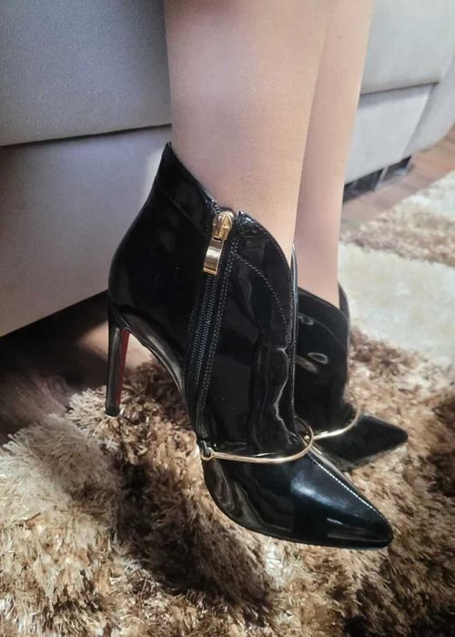 Лачени боти на тънък ток