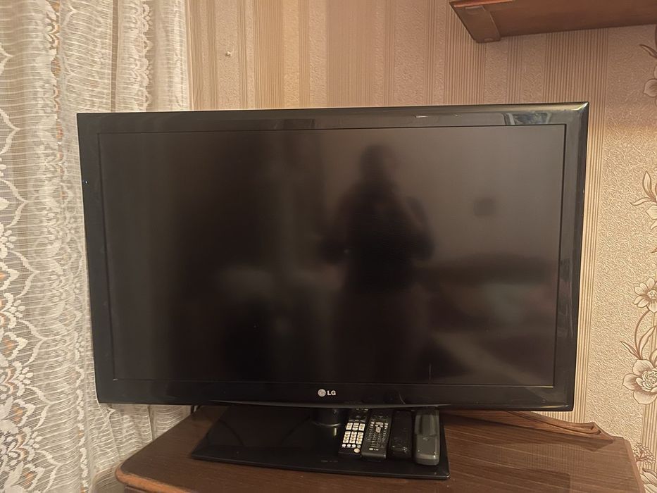 Продам телевизор lg 109 см