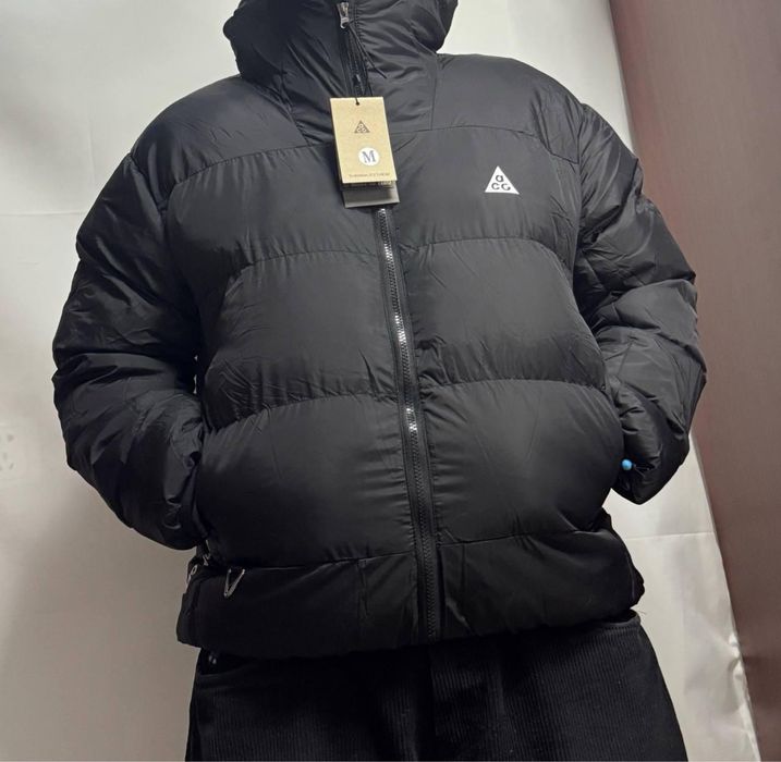 Продаю мужскую куртку ACG