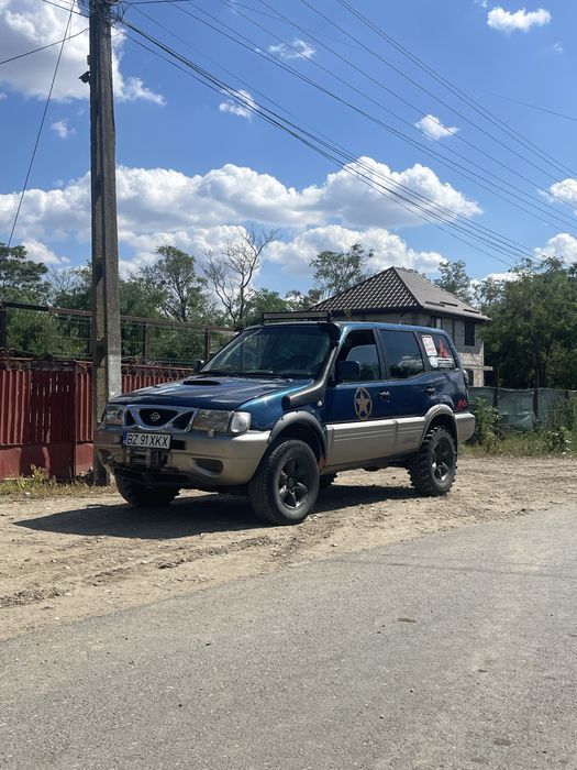 Vând Nissan Terrano II