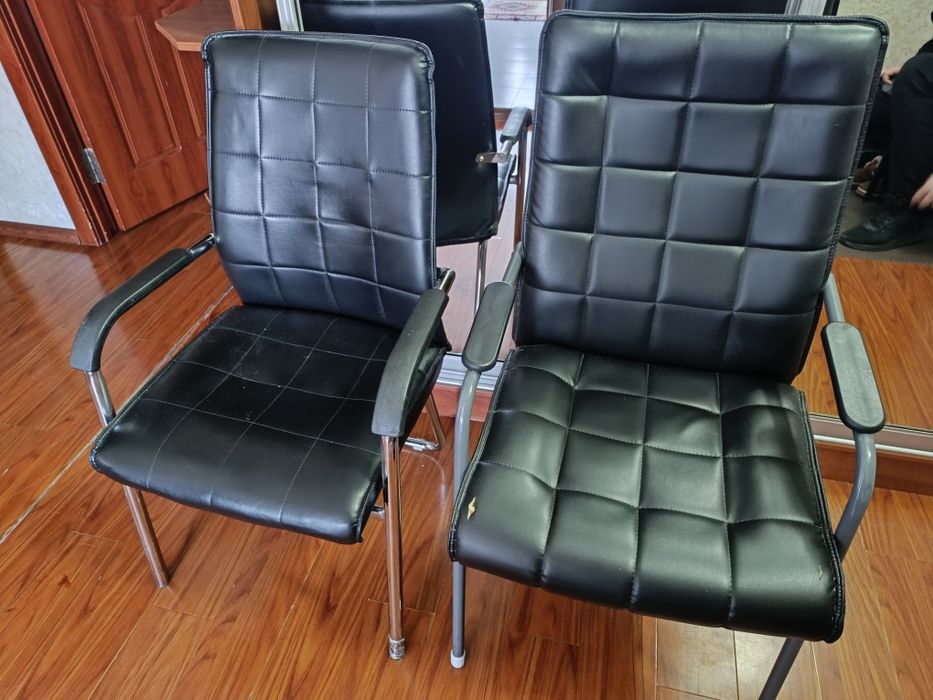 Продам офисные стулья