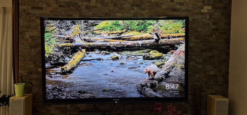 Televizor Sharp Aquos diagonala 202 cm.