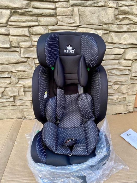 Столчето за кола KIDIZ® Sportsline което расте от 1 до 12 години