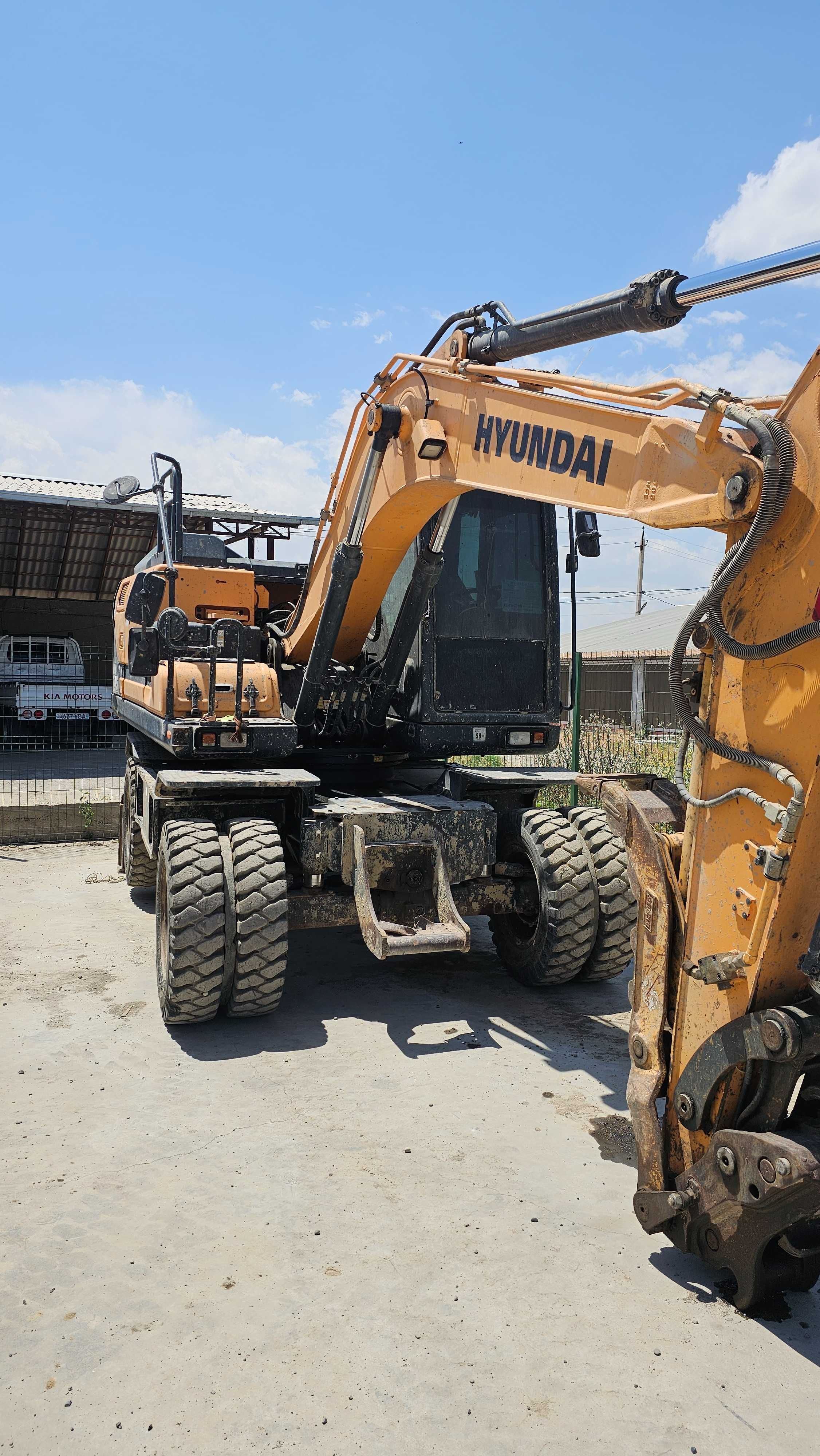 Экскаватор Hyundai HW145 год 2020