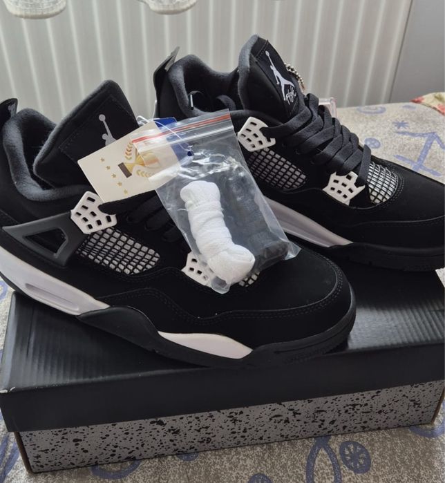 Jordan 4 white thunder